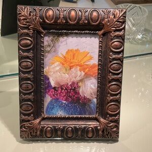 Mint condition 4 x6” frame.  Beautiful copper and brown colors.